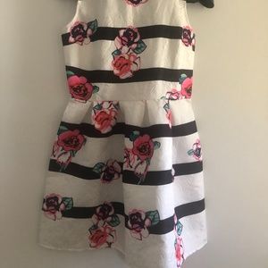 NWT Fun Light and Stylish Summer Dress Sz Small